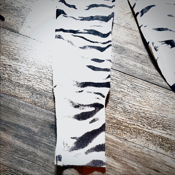 NWT Express Tiger Stripe Sweater - Picture 4 of 4